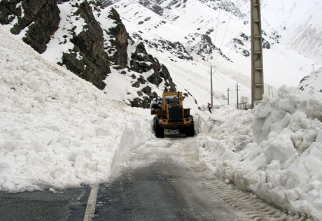 snegopadvremennozablokirovaldvizhenietransportanadorogedushanbe-chanak