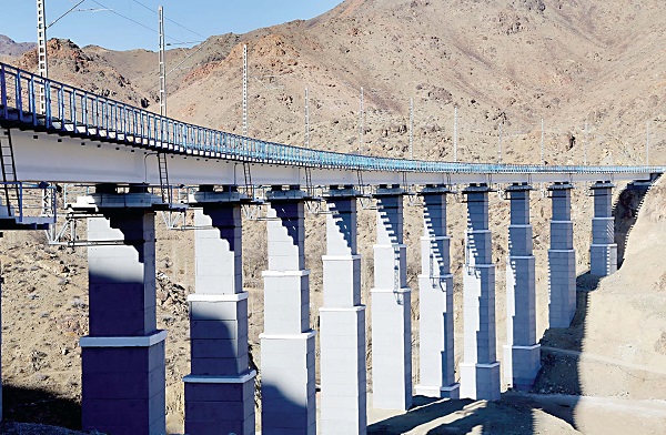 uzbekistanpostroilvobhodtadzhikistanaelektrificirovannuyuzheleznodorozhnuyuliniyu