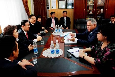 vdushanbeobsuzhdenyvozmozhnostirazvitiyadelovyhsvyazeymezhdutadzhikistanomiyuzhnoykorei