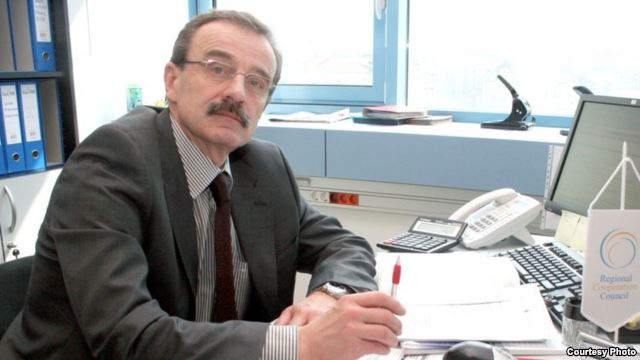 2eb8f854-339f-4268-b9da-aa41cef5e897w640r1s