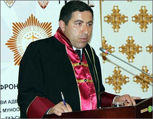 buzurgmehryorovotkazaliotuslugasudyazashchitnik