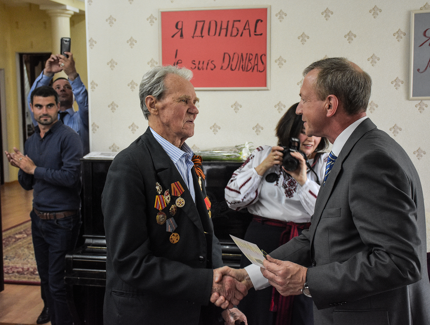 tadzhikskieveteranypoluchilimedalizaosvobozhdenieukrainy1