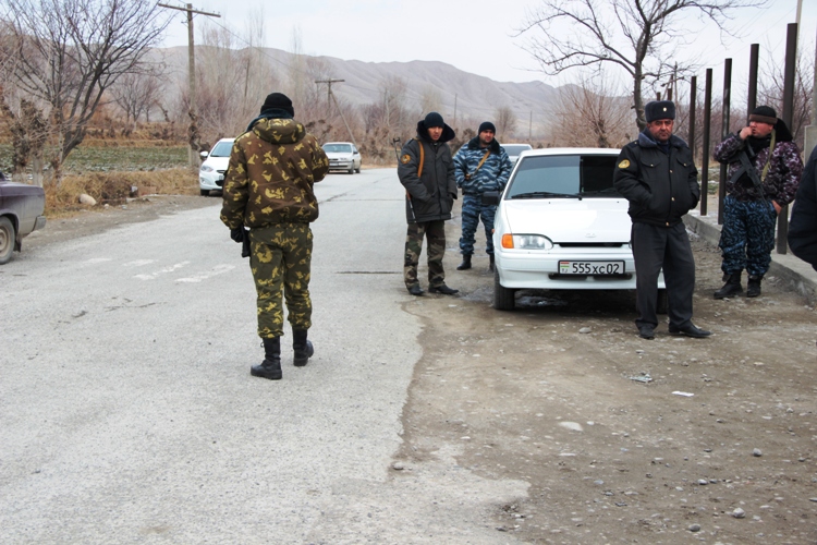 tadzhikskoymiliciirazyasnyayuteepolnomochiyapriaresteobyskeidoprose