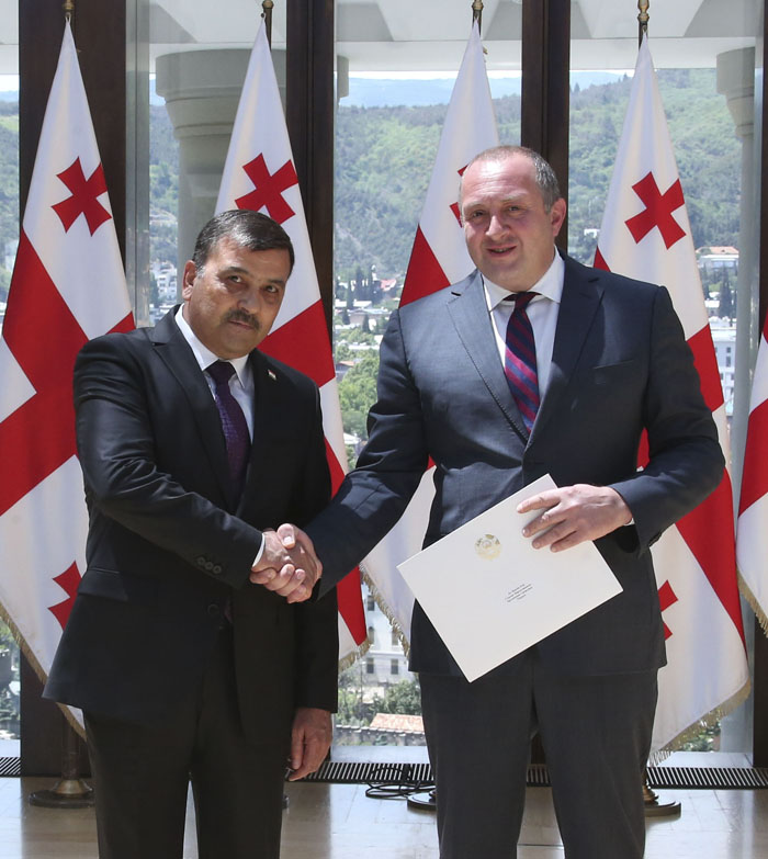 Prezident_Guzii_prinyal_tadzhikskogo_posla