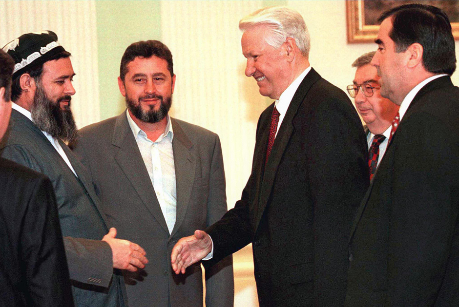 prezidentrfboriselcinpozhimaetrukusaiduabdullonurinaperegovorahpouregulirovaniyutadzhikskogokonflikt