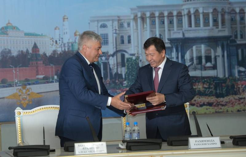 vydalirossiigrazhdaninatadzhikistanaipoluchilinagradu2