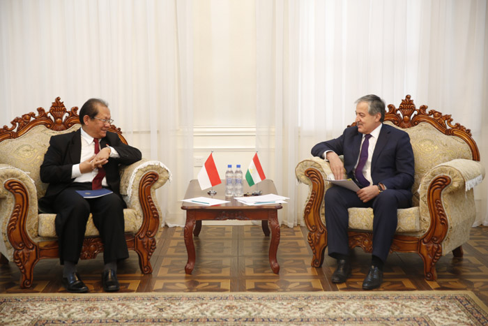 Aslov_i_posol_Indonezii