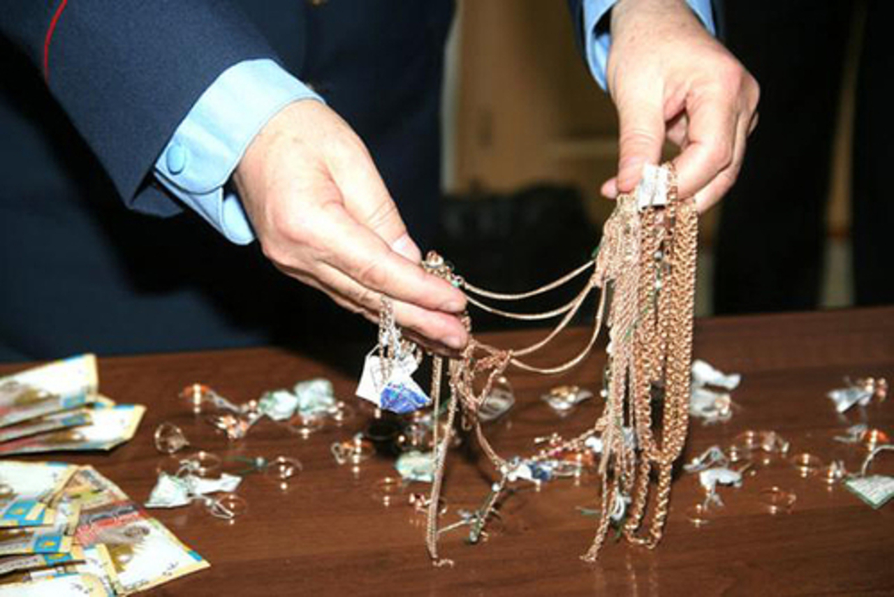 vdelizaderzhanazhenshchinaszolotom