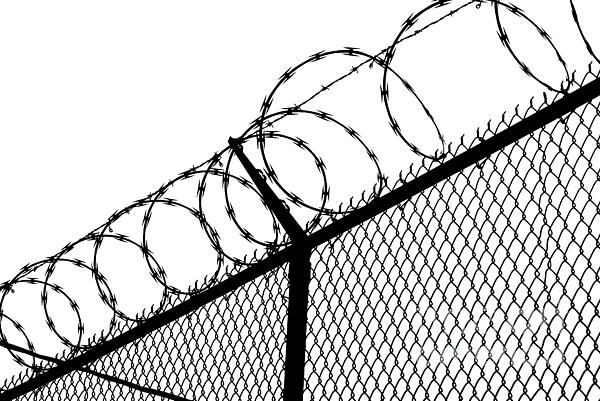 vdushanbedvoezaklyuchyonnyhpytalissovershitpobeg