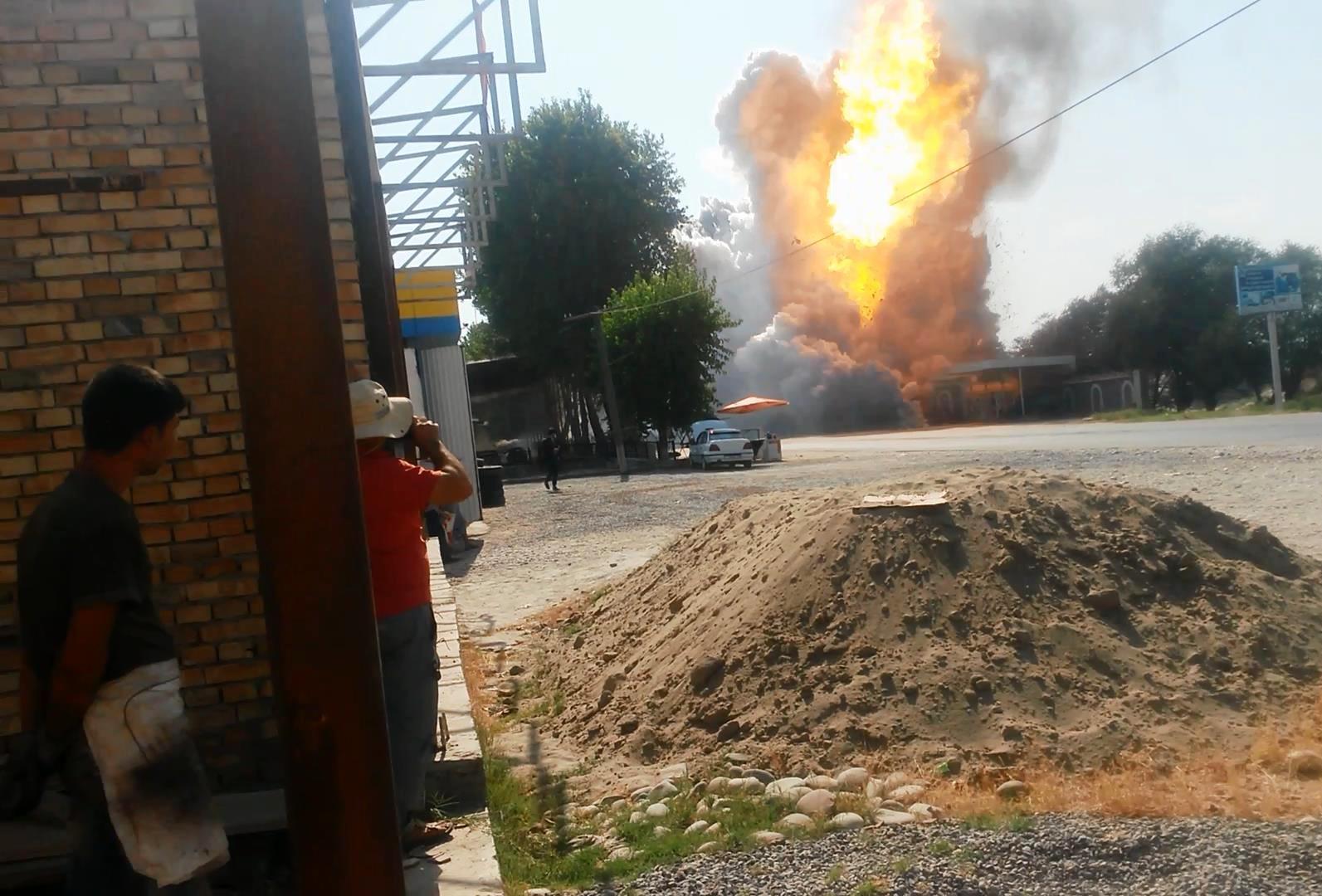 vzryvnaazsnayugetadzhikistanapopredvaritelnymdannymproizoshyolpovinevoditelyagazovoza2