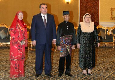 1403585142_2014-06-22malaysia_king