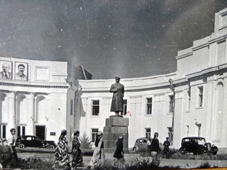 2staryygorod-zdaniesosmenyamymipamyatnikami0