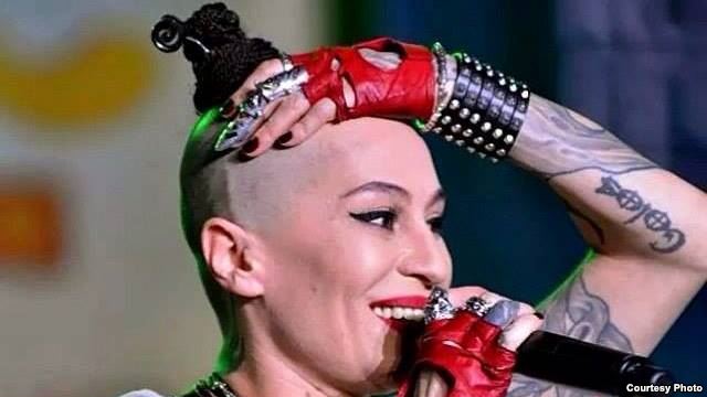 3e3810bd-8f95-415f-a897-16a483753e52w640r1s