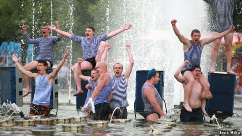 70680dd8-4a5a-44ce-ae73-0a60635a63d0w640r1scx0cy8cw0