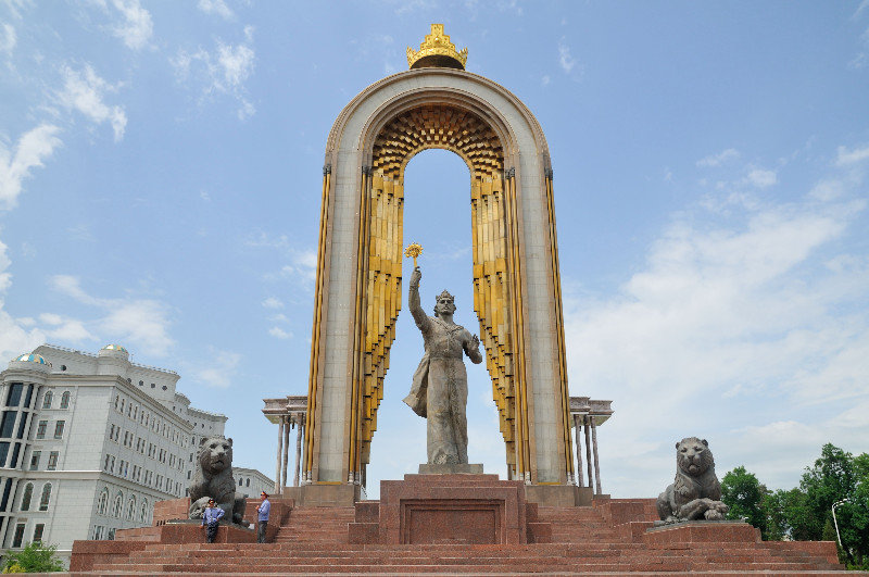 7556964-Ismail-Samani-statue--Dushanbe-Tajikistan-0_1