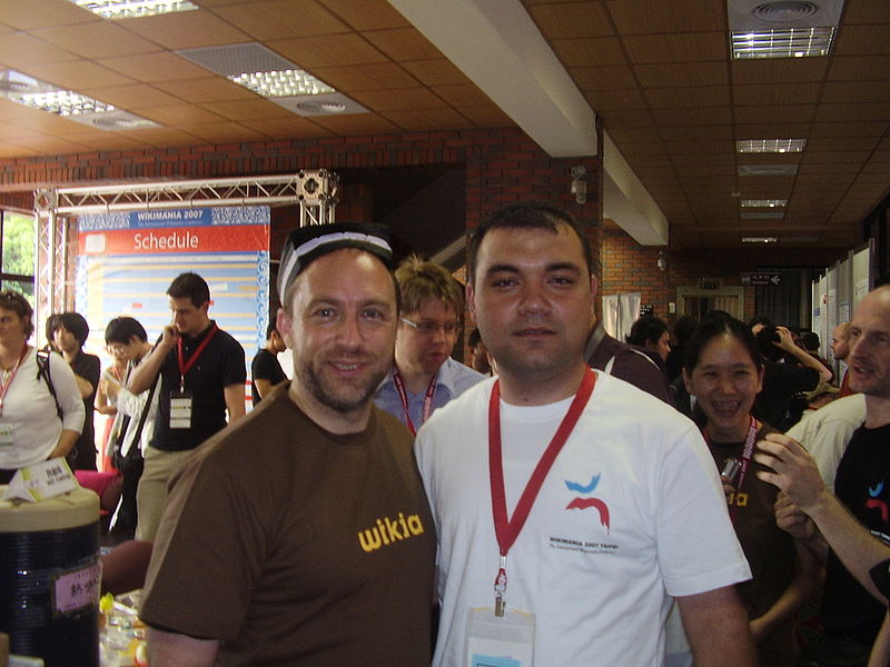 800px-jimbowalestajiktuppiibrahimjon