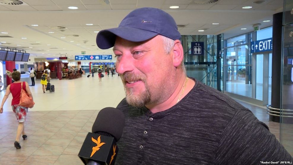 8c128cf5-e7b3-407d-8172-2bc8ad035bbew987r1s