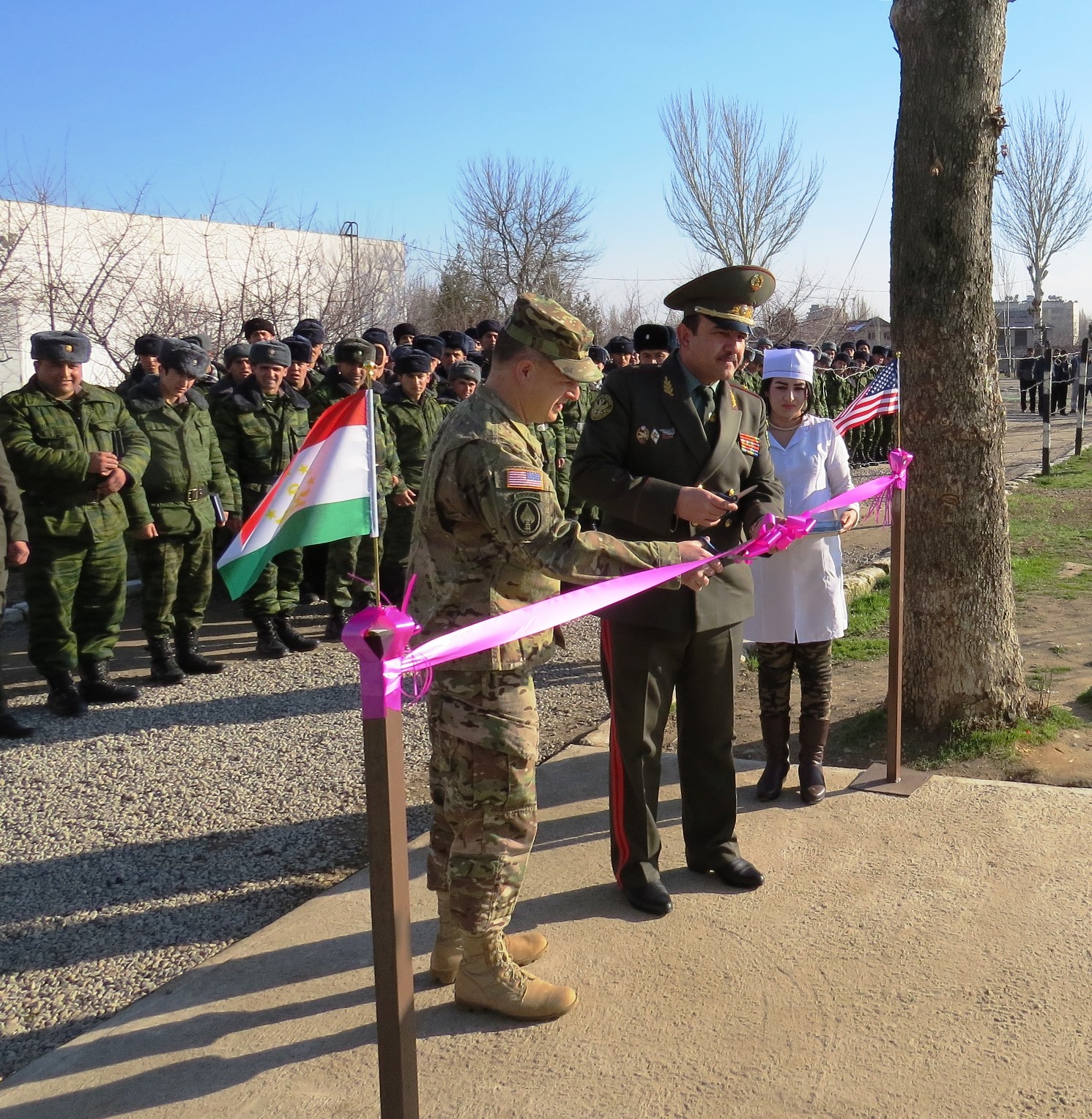 amerikancypodarilitadzhikskimvoennymsanitarno-gigienicheskiykompleks