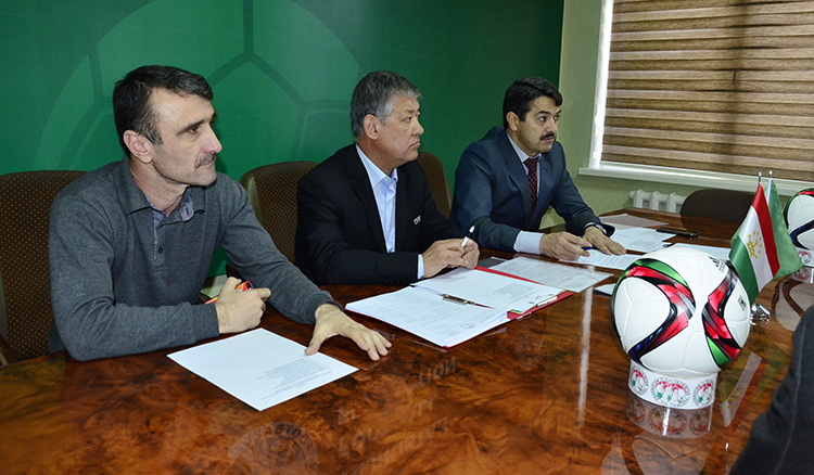 chempionattadzhikistanapofutbolusredikomandveteranovstartuetvaprele