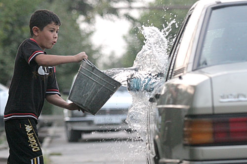 Около 200 тыс. детей в Таджикистане вынуждены кормить свои семьи