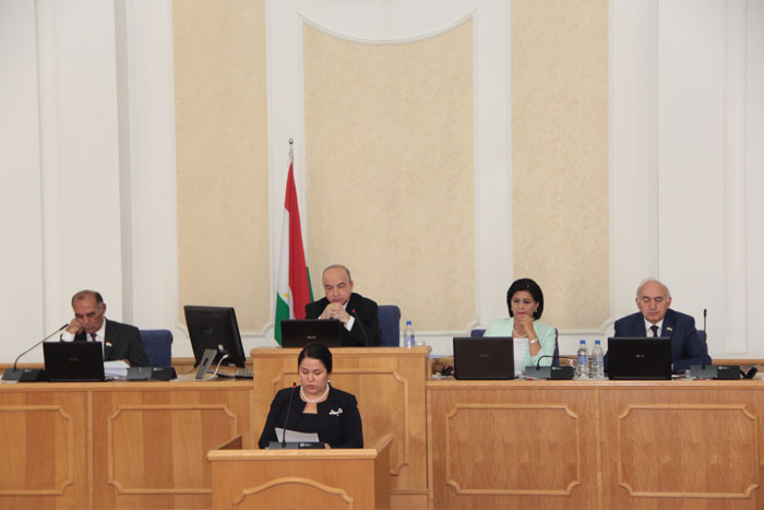 Doch_prezidenta_Tadzhikistana_vystupila_v_parlamente