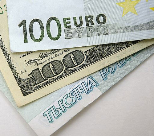 dollarvtadzhikistanedorozhaetarublievroobescenivayutsya