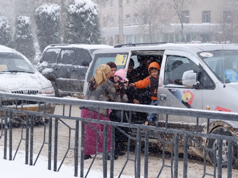 dorogisvet-poezdkanaobshchestvennomtransportestanovitsyanastoyashchimispytaniem