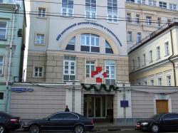 dvuhletniymalchikchyamatvybrosilassnimizvysotkiprihoditvsebya