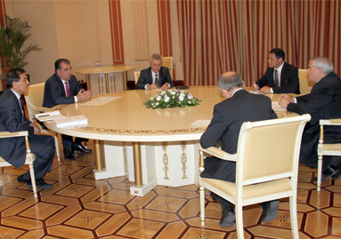 Emomali_Rahmon_prinyal_Ispolnitelnogo_sekretarya__EEK_OON