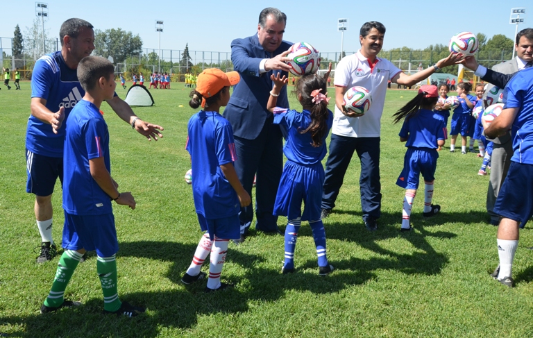 emomalirahmonprinyaluchastievdetskomfestivalefutbolavkayrakkume