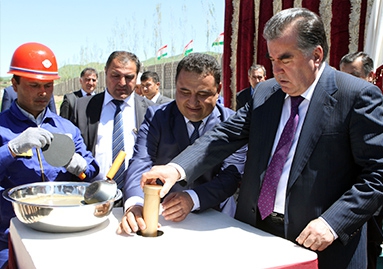 erahmonpolozhilnachalostroitelstvu3krupnyhprompredpriyatiyvdangare