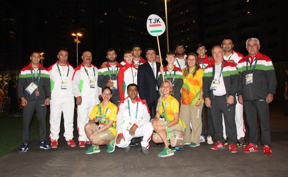 flagtadzhikistanapodnyatvolimpiyskoyderevne