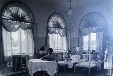 foto1-1950godvstalinabadskomrodilnomdome1