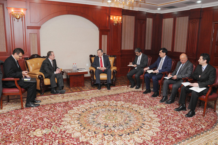 glava_MID_RT_i_posol_ES