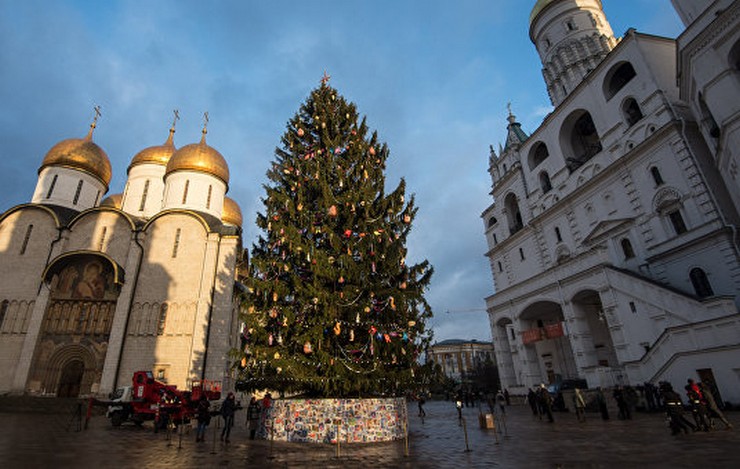 glavnuyunovogodnyuyuelkurossiiotkrylinasobornoyploshchadikremlya