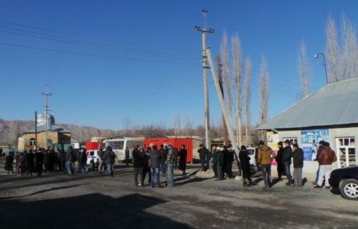 granicarkiru-prigranichnoeseloak-sayvbatkenskoyoblastikyrgyzstana11yanvarya2014goda