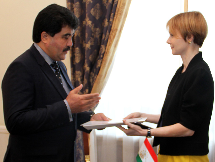 Holboboev_i_Zerkalvs