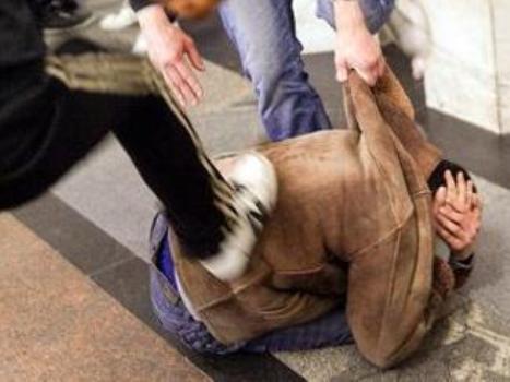 izbienielyudeynapervuyu_0