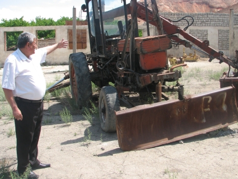 izvestkovyyzavod-alidzhonbayzakovnafonerazrushennogotraktora_0