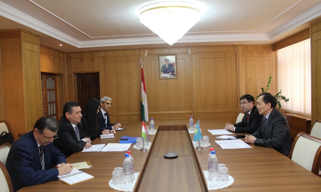 kazahstanzhelaettadzhikskihovoshcheyifruktov