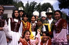 Kirgizy_mogut_otkazatsya_ot_russkih_okonchaniy_v_svoih_familiyah