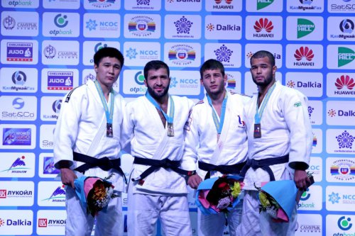 komronshohiustopiriyon-pobeditelgran-pripodzyudovastane