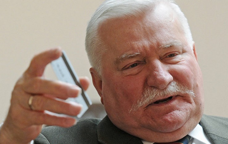 Leh_Valensa_eks-prezident_Polshi_Ya_vizhu_dvuh_Putinyh_odin_derzhit_Rossiyu_i_reformiruet_ee_no_est_drugoy_Putin_kotoromu_luchshe_ne_verit