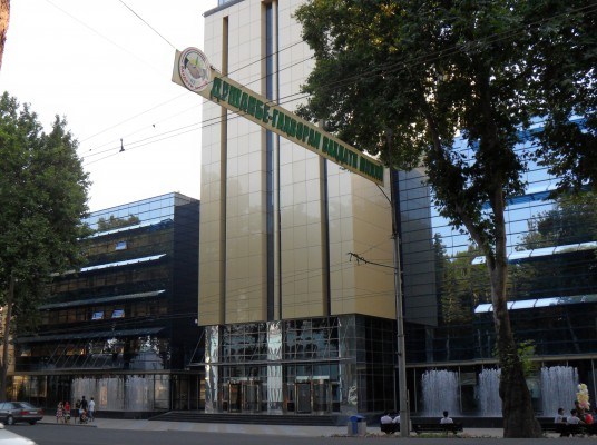 oriyonbankzadolzhennostmovaruounnahrasostavlyaetokolo5mlnsomoni