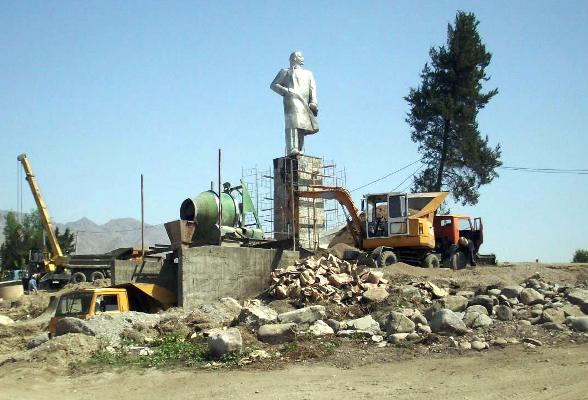 pamyatnikleninuvhudzhande