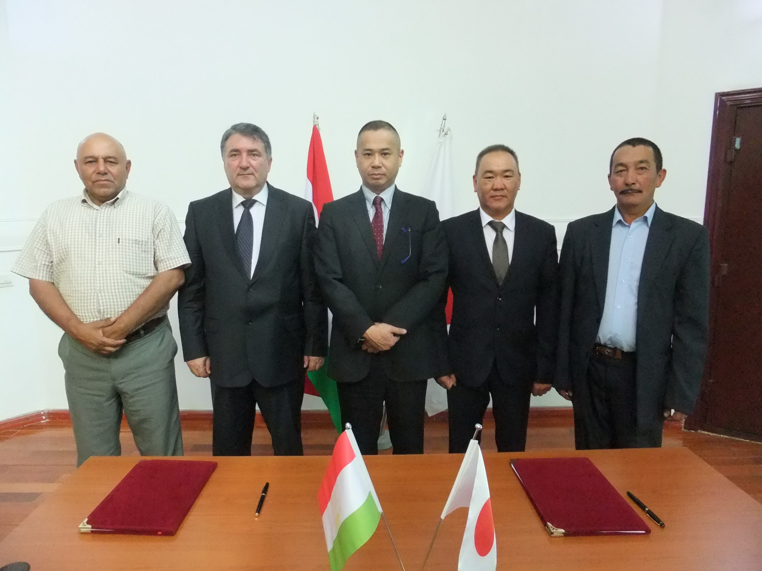 photo-handoverceremony2