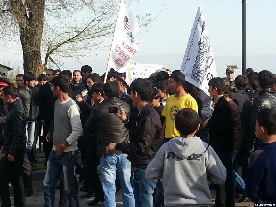 piket_v_Dushanbe_eksperty