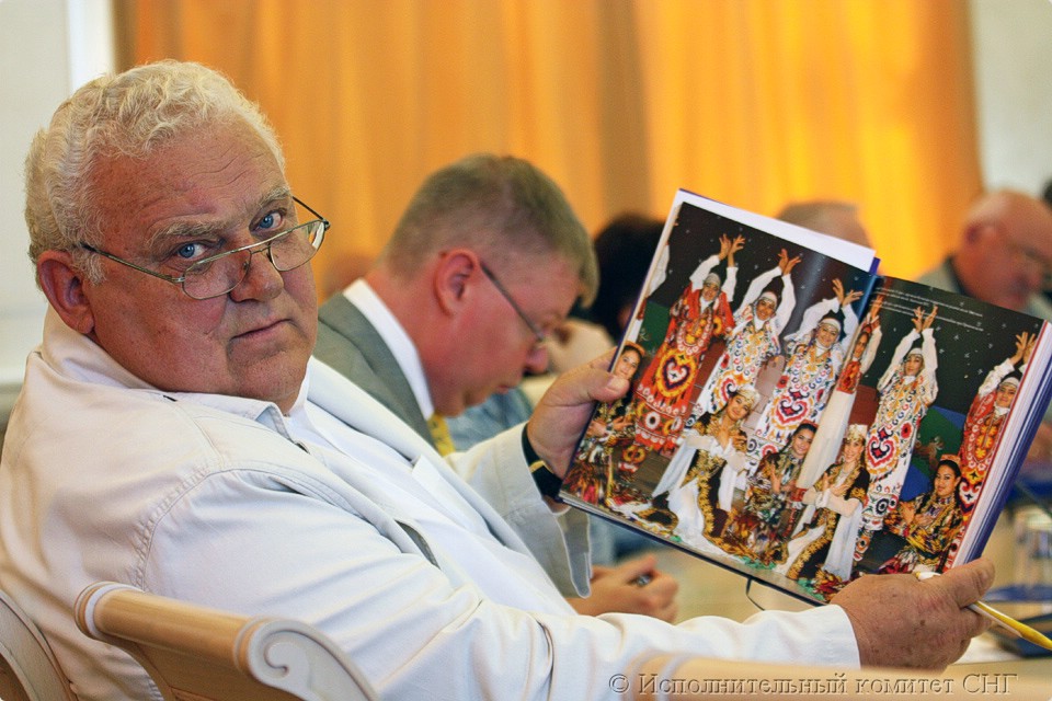 prezentaciyaknigizarifivminske