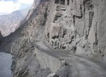 prodolzhayutsyapoiskitalyhzhiteleygbaokotorayapogiblipodorogedushanbe-horog_0