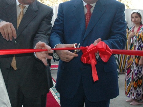 prompredpriyatiyaspodpisyu-sozdaetsyaoshchushcheniechtonekotoryepromobektyotkryvalitolkodlyakrasivoy_0